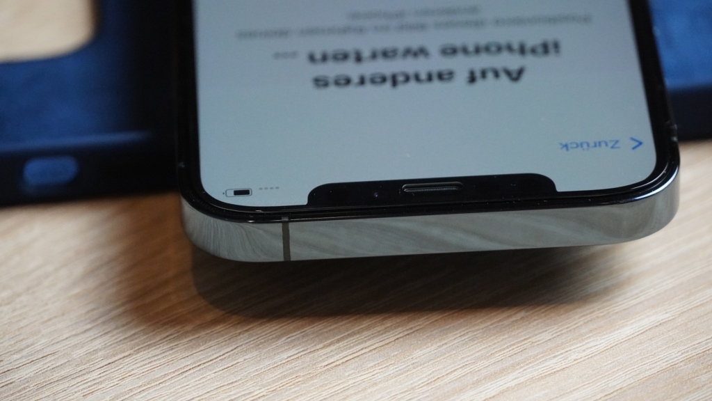 Apple iPhone 12 Pro Test Hülle Panzerglas - Panzerglas angebracht 2