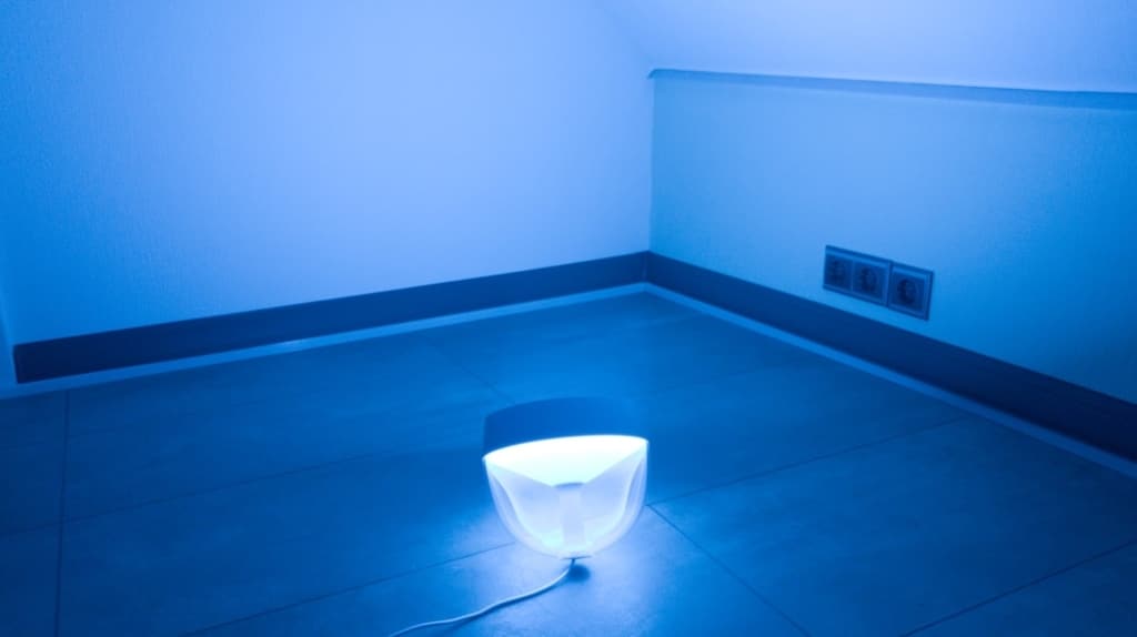 Philips Hue Iris White & Color im Test - Leuchtkraft Blau