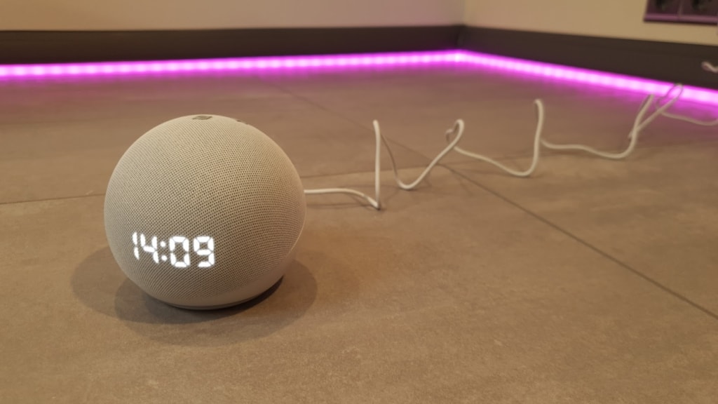 Amazon Echo Dot 4 im Test - Anzeige der Uhr