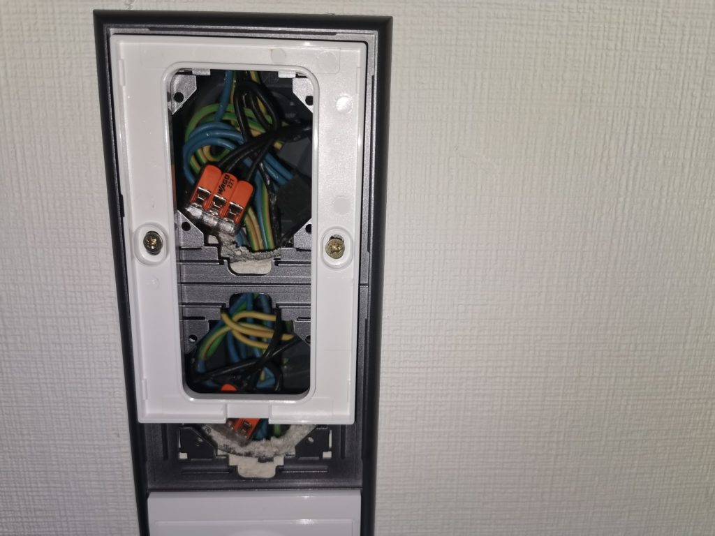 Wohnzimmer Philips Hue Rahmen mit Kopp Rahmen verschraubt