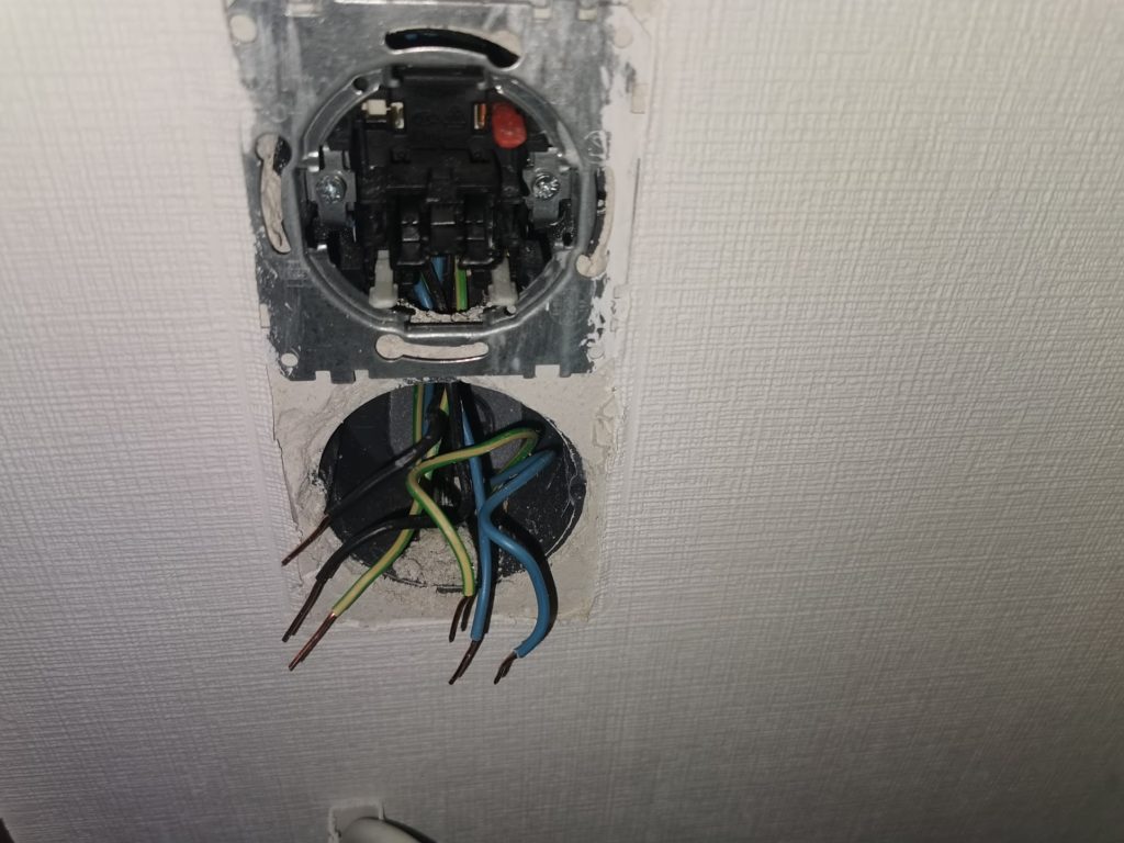 Wohnzimmer Stromkabel Steckdose