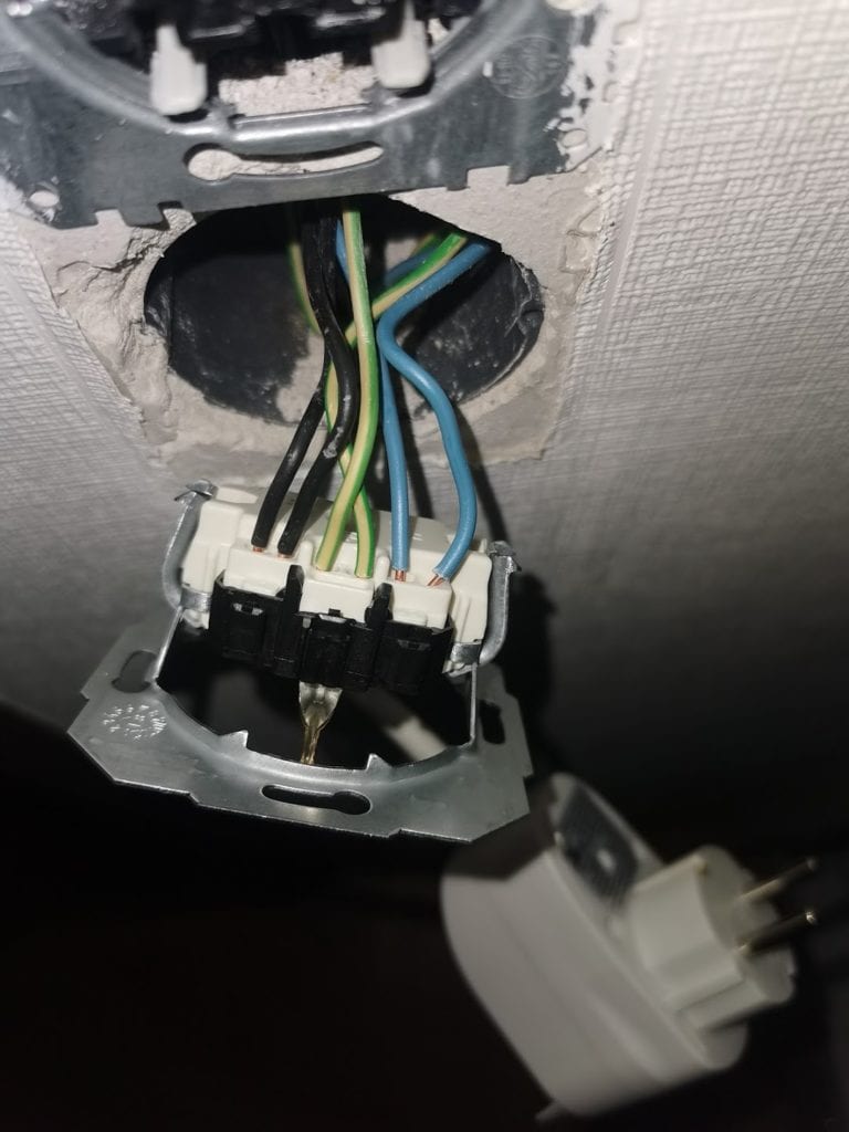 Wohnzimmer Stromkabel Steckdose Kopp