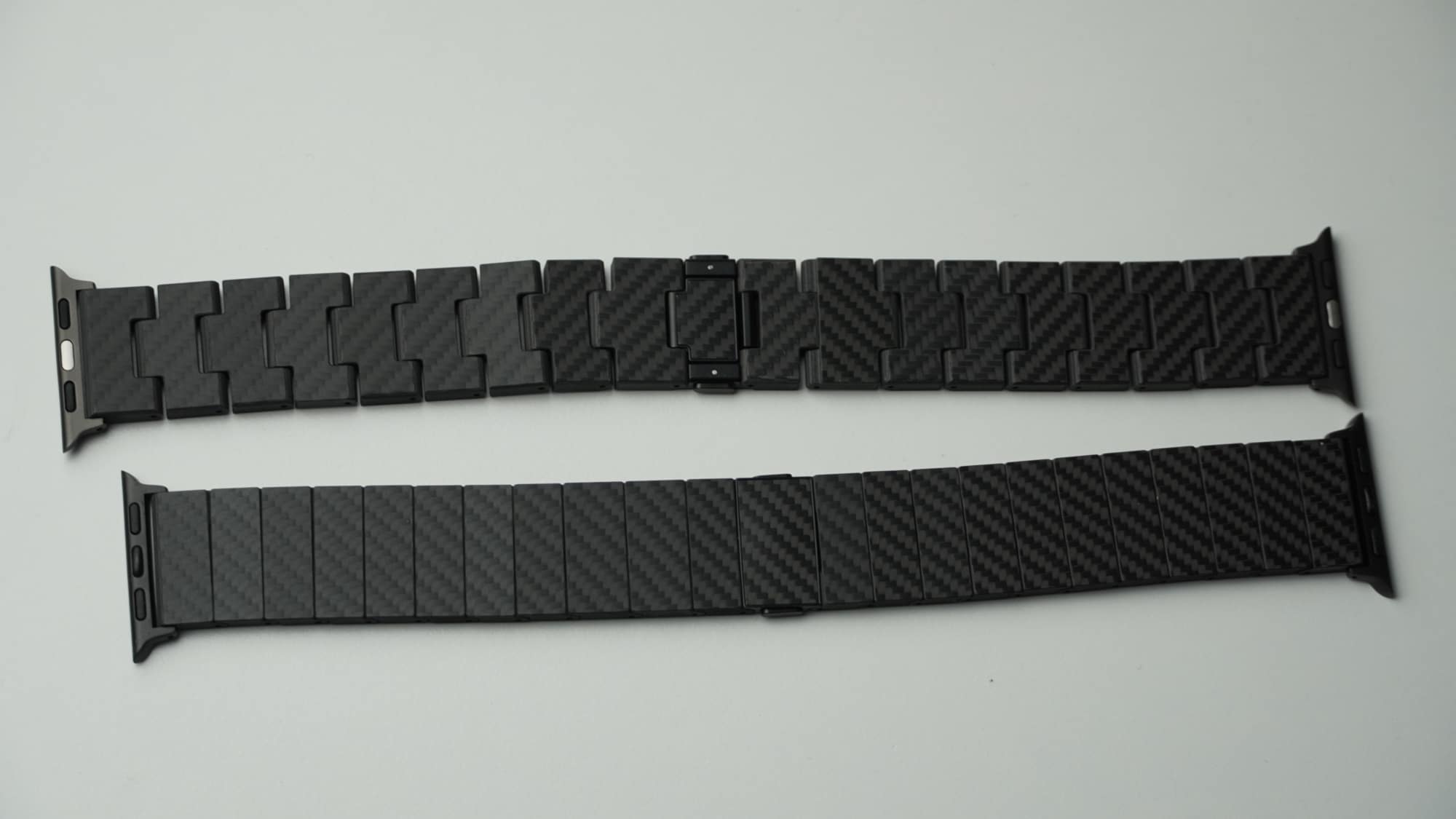 apple watch carbon armband pitaka modern und retro im test designs