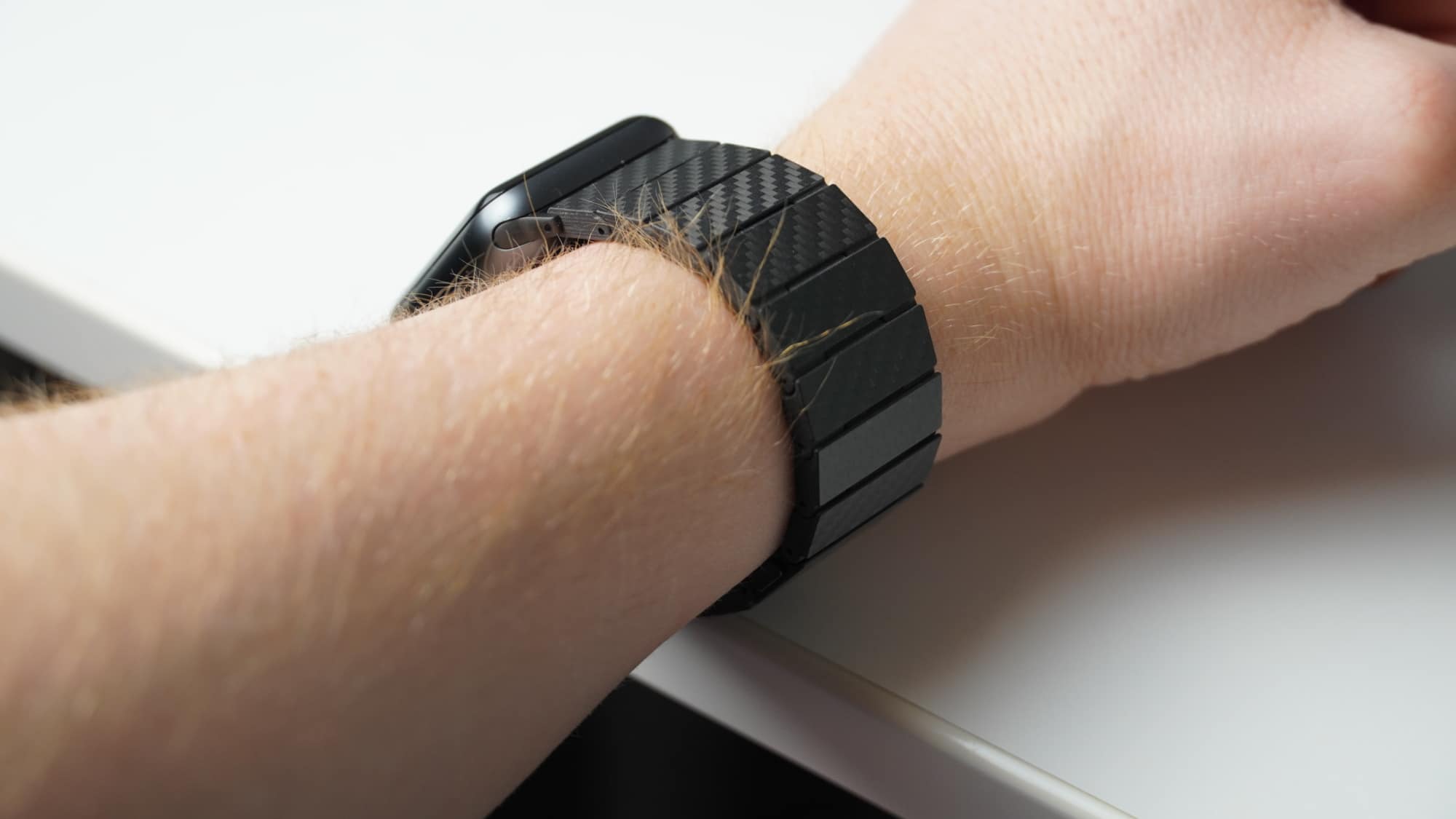apple watch carbon armband pitaka modern und retro im test tragekomfort